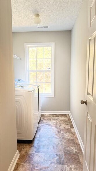 Building Photo - 273 Bainbridge Cir