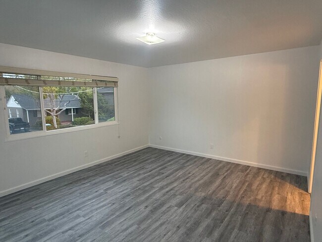 Building Photo - 3251 Santa Clara Ave