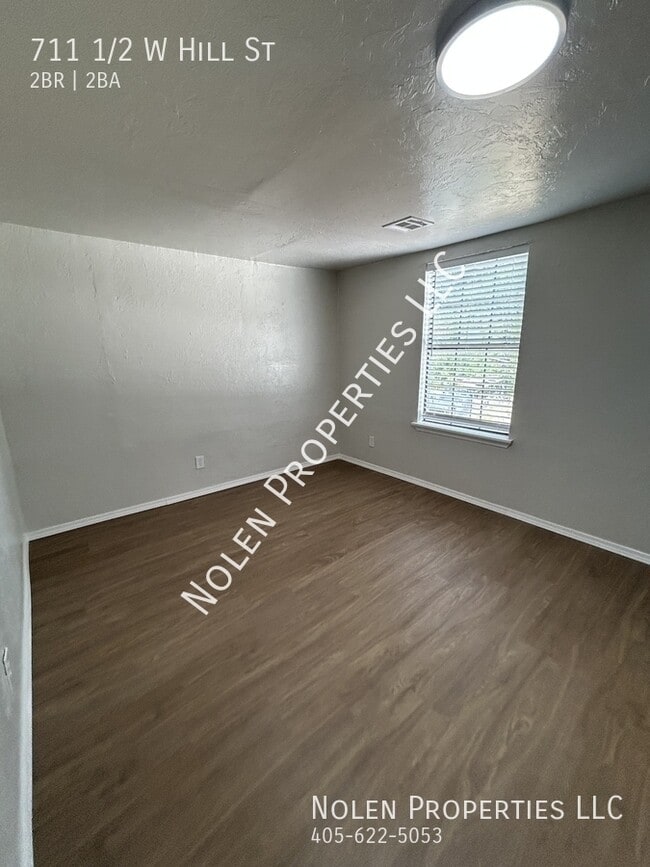 Building Photo - 711 1/2 W Hill St-