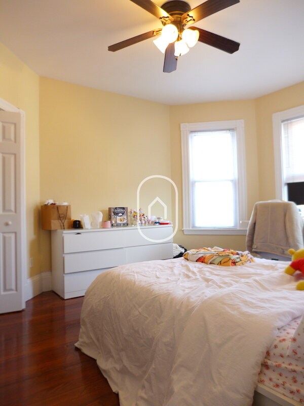 Building Photo - 123 Centre St