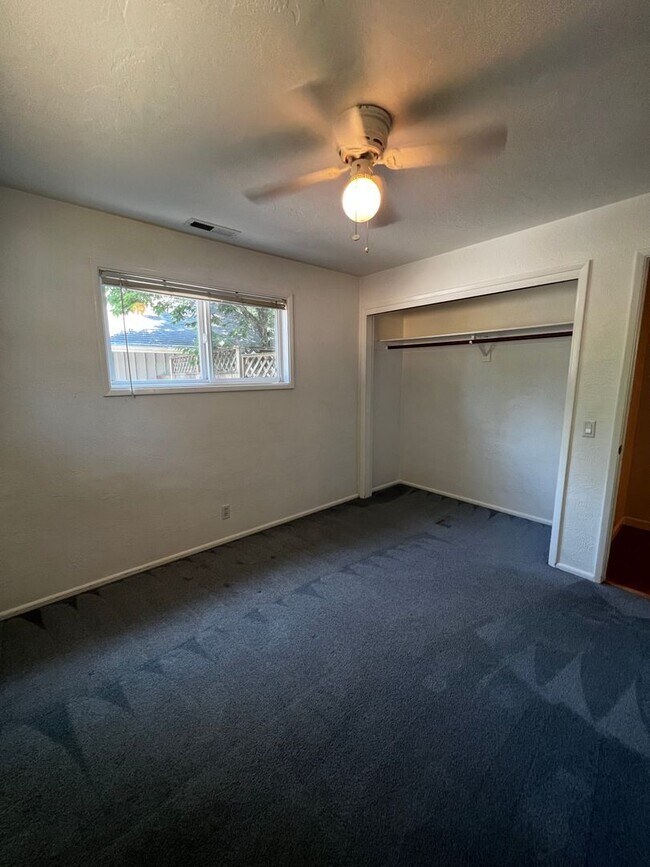 Building Photo - 4-Bedroom 3-Bathroom house with attached 1 bedroom apartment