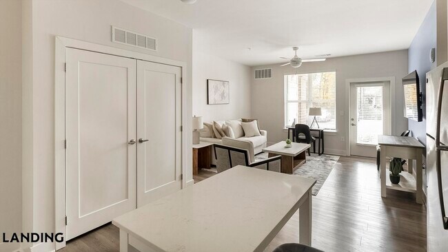 Building Photo - 556 Martin Rd SW