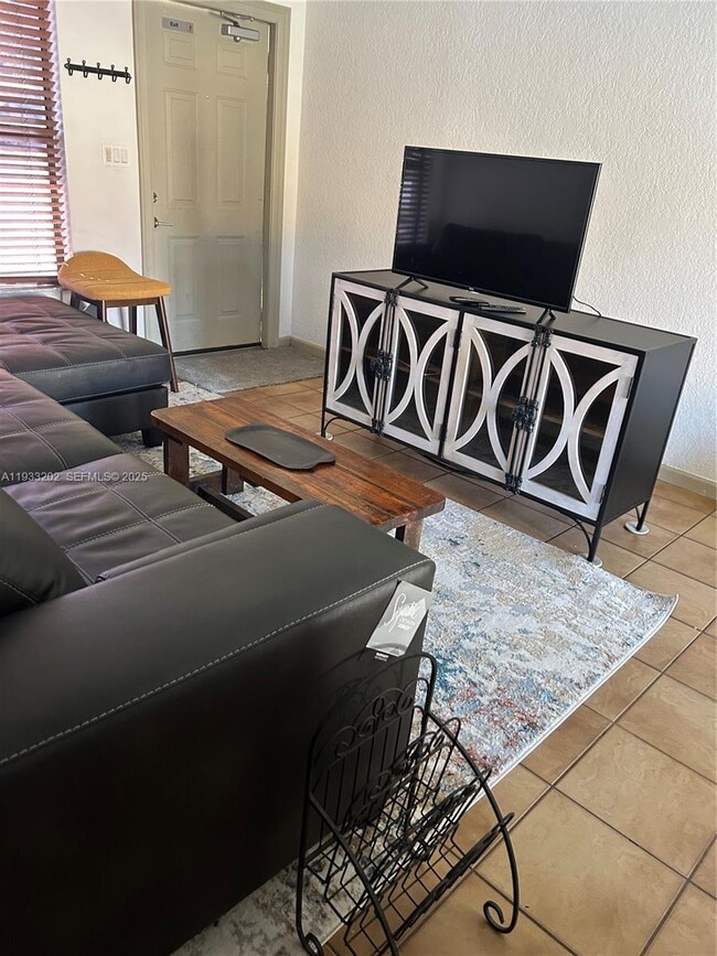 Building Photo - 6201 SW 38th Ct