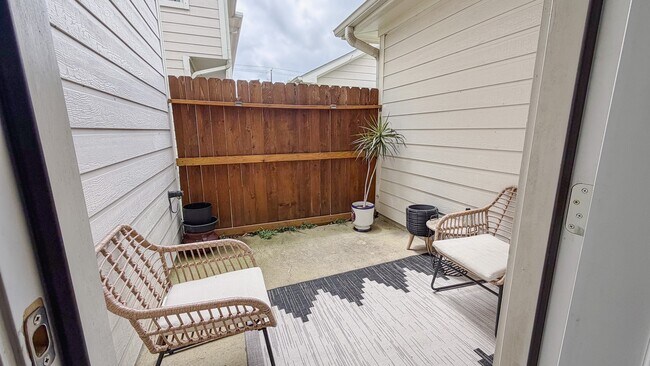 Building Photo - 1909 Kemah Village Dr