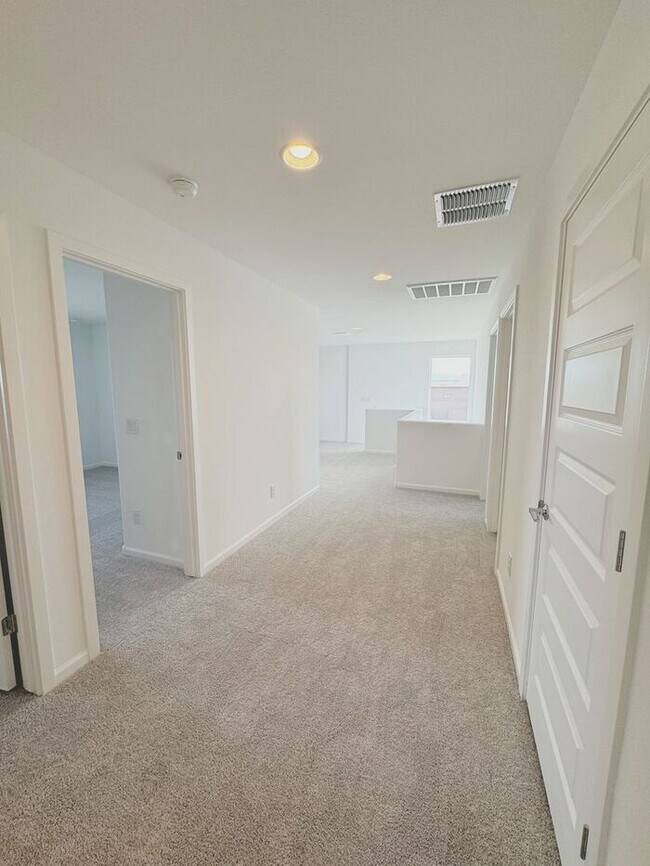 Building Photo - MOVE IN SPECIALS!! New 5-Bedroom Home in P...