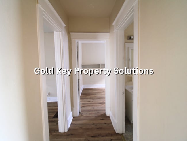 Building Photo - Large 2 BR 1 BA House Near Downtown Anderson (NO SECTION 8)