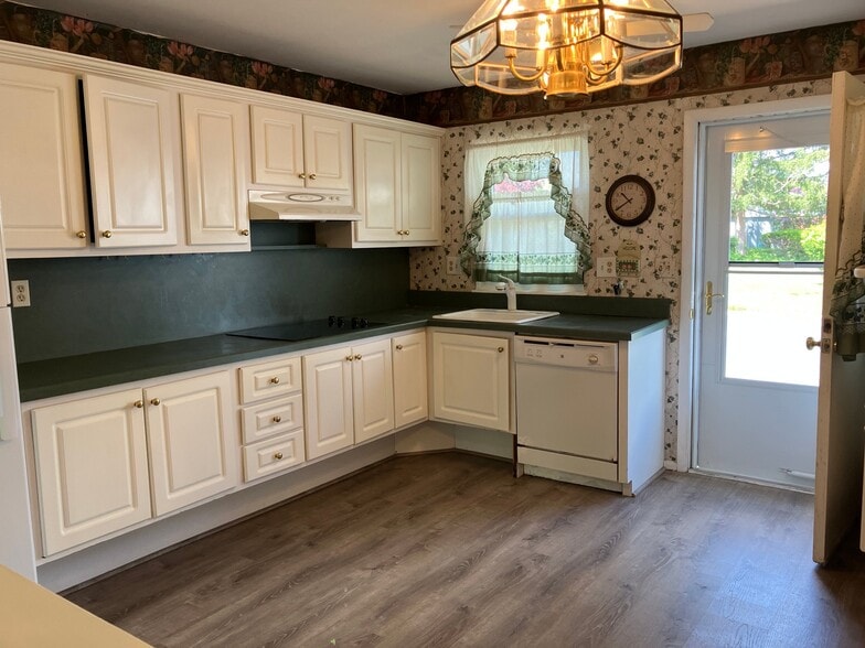 Building Photo - 335A Canterbury Ct
