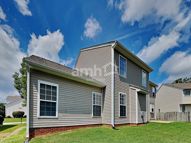 Building Photo - 8 Smokehouse Dr