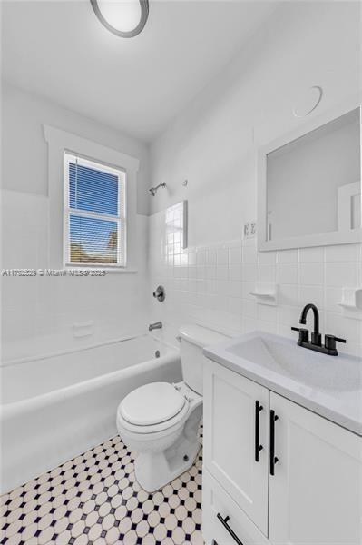 Building Photo - 529 NE 66th St