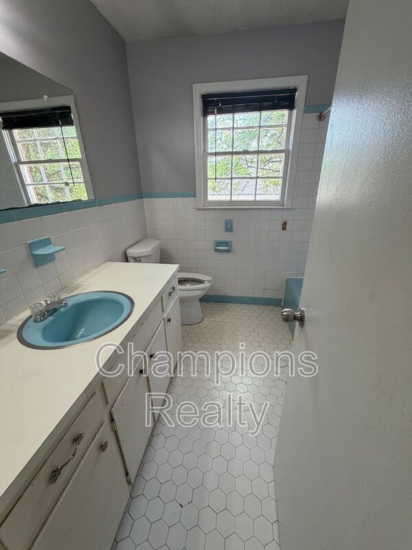 Building Photo - 3122 Baldwin St