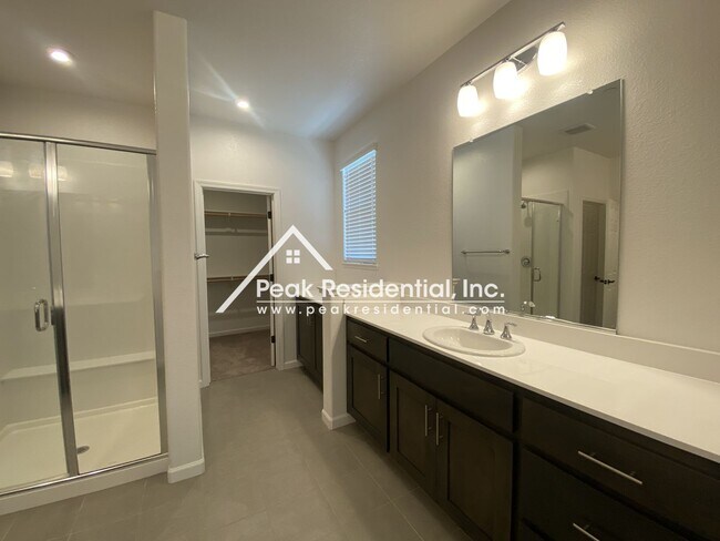 Building Photo - Updated 4bd/3ba Folsom Home with 2 Car Garage