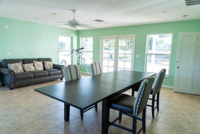 Building Photo - 315 Lazy Acres Ln