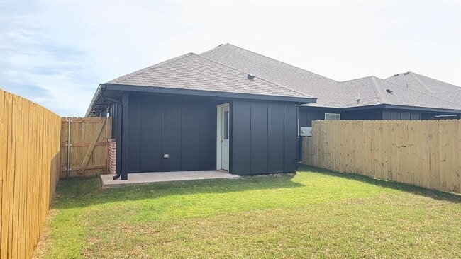 Building Photo - 11415 University