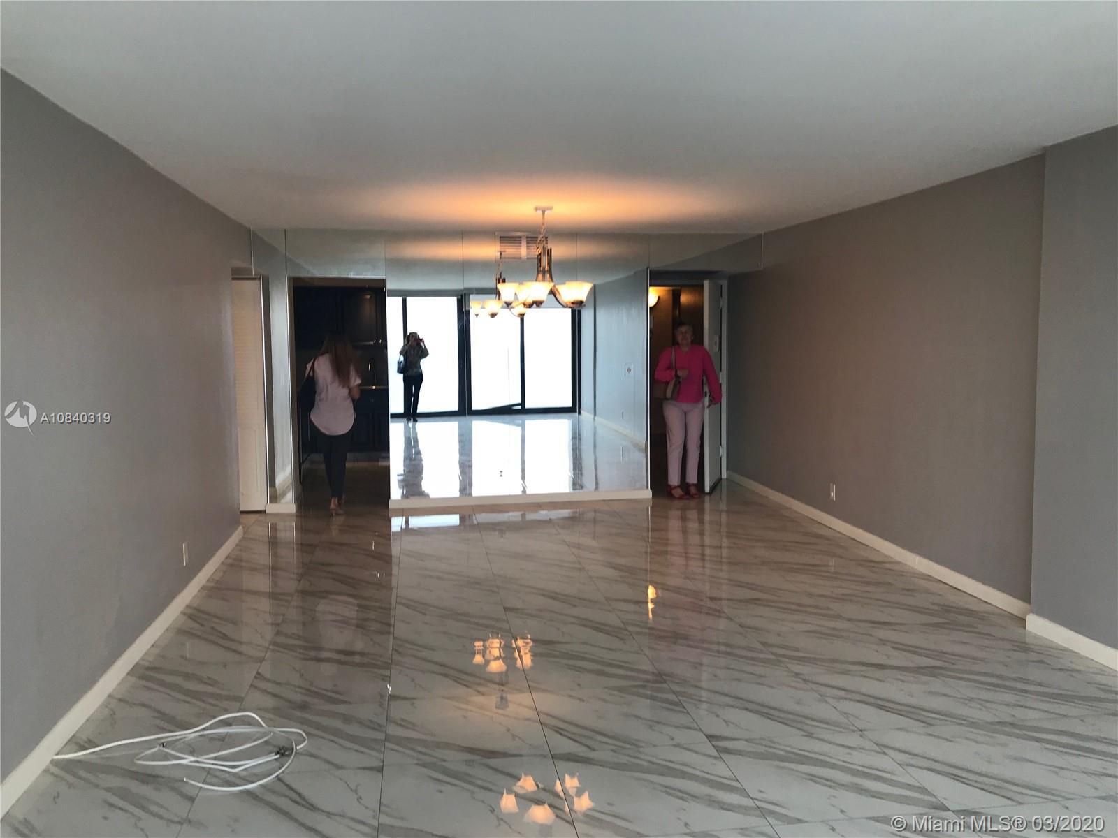 Building Photo - 2201 S Ocean Dr