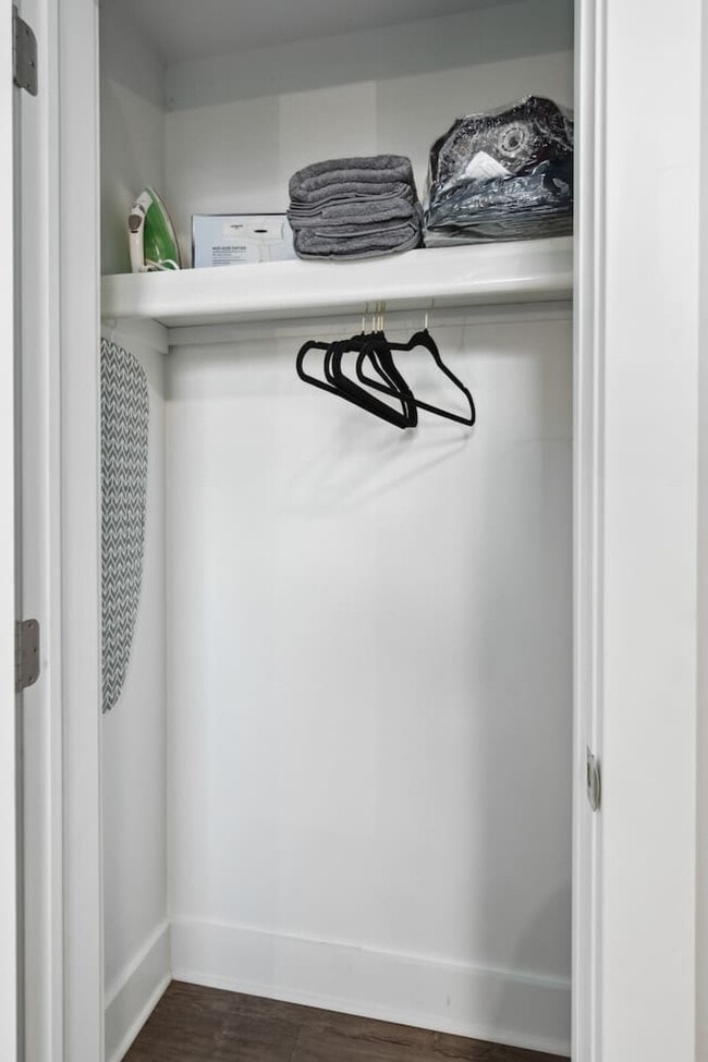 Building Photo - 457 E Kirby St