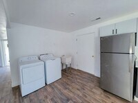Building Photo - *utilities included* 3 bed 3 bath apartmen...