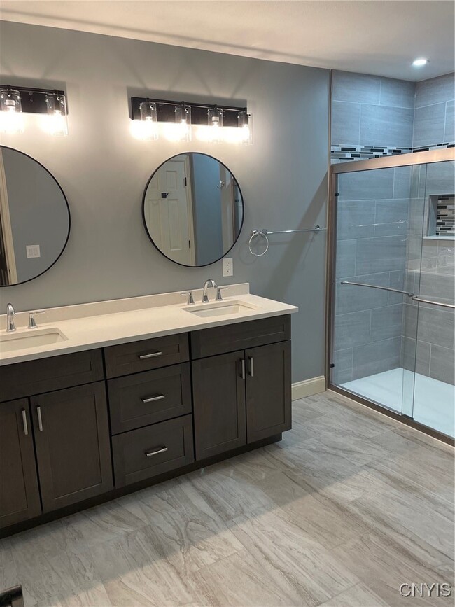 Building Photo - 497 Summerhaven Dr N