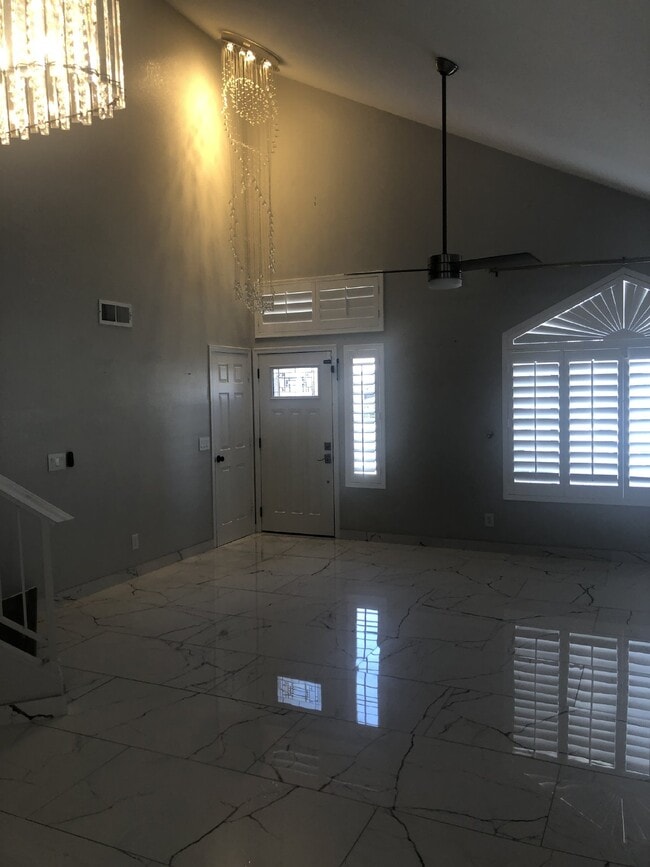 Building Photo - Beautiful 2 Story POOL Home with LOTS of U...