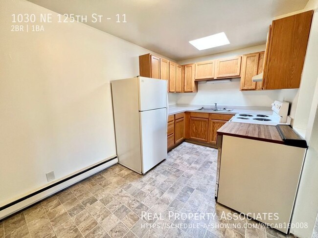 Building Photo - Spacious 2-Bedroom/1-Bathroom Top Floor Un...