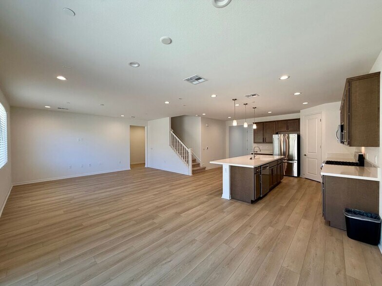 Building Photo - 21600 Thomas Ct