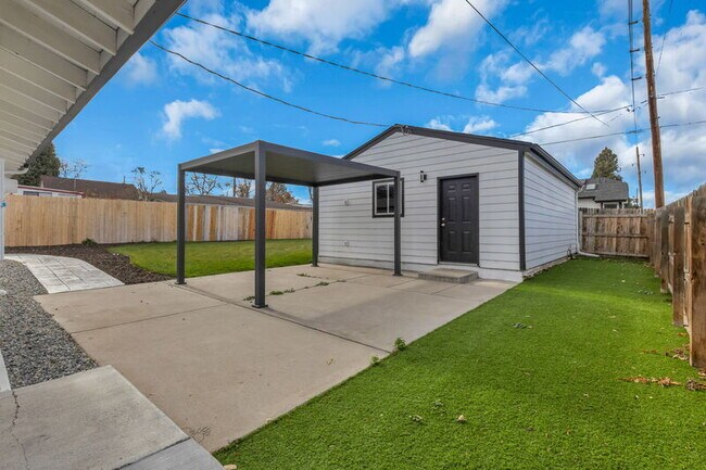 Building Photo - 3101 S Clarkson St