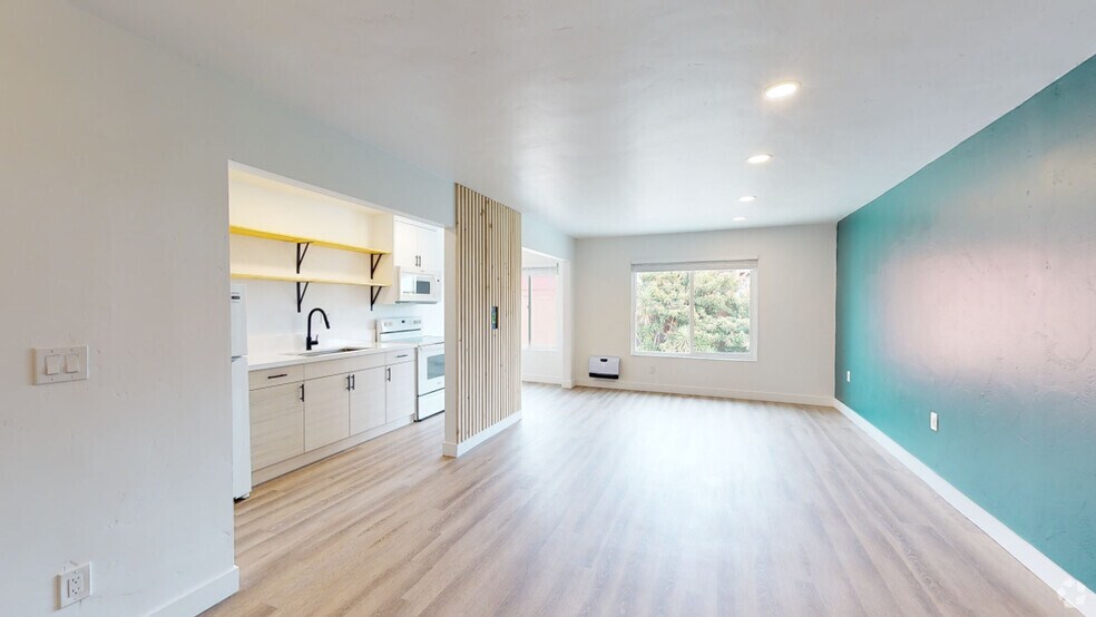 STU, 1BA - 500SF - The Villager in Bay Park, Freshly Renovated Studio Apartments!
