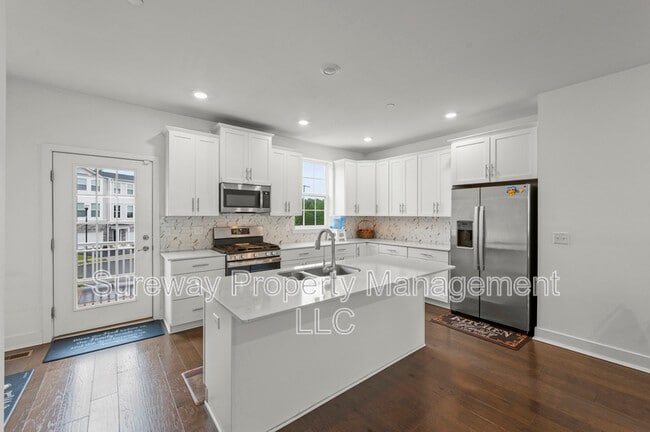 Building Photo - 1806 Swales Ct