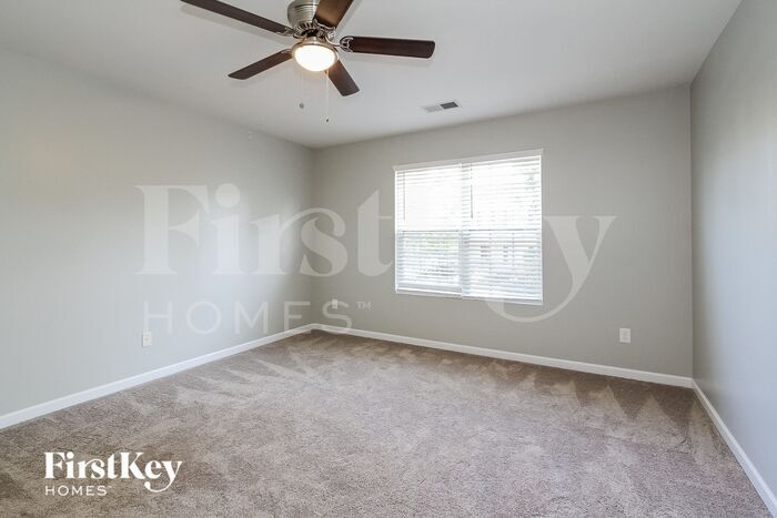 Building Photo - 12828 Coral Sunrise Dr