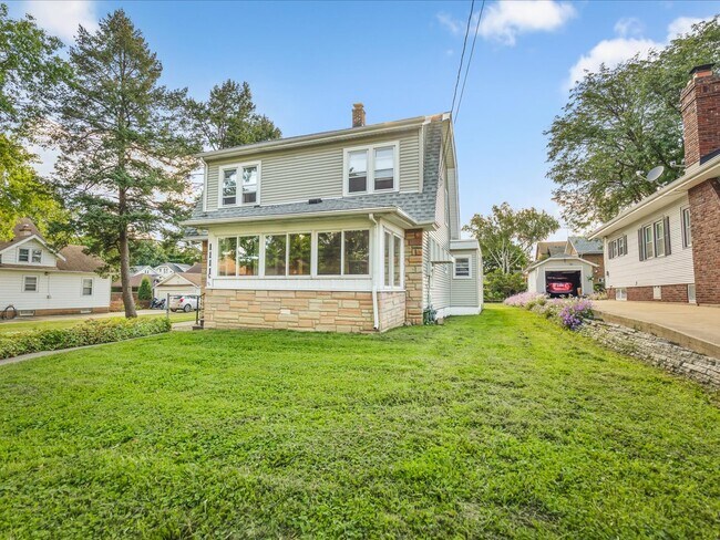 Building Photo - 1111 20th St