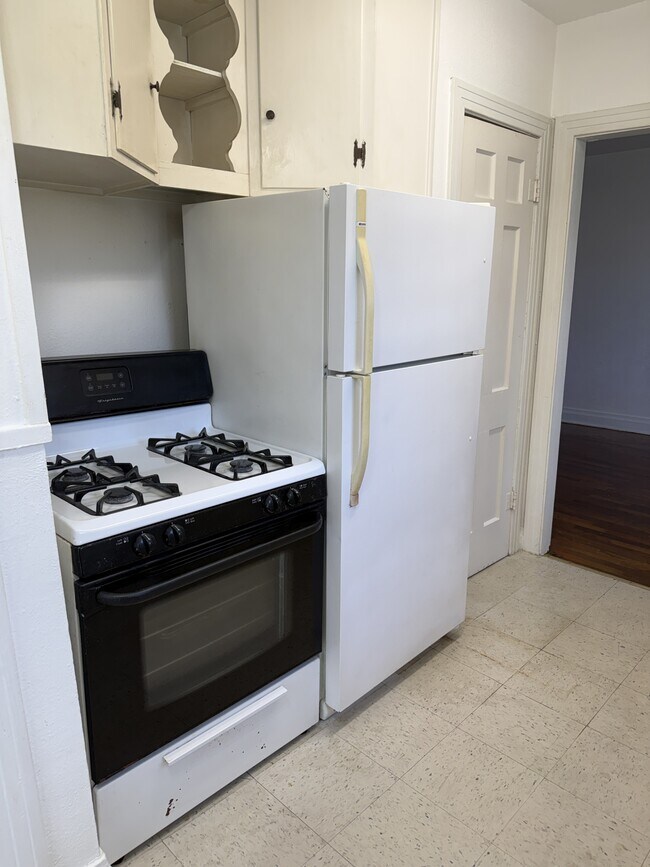 Building Photo - 565 24th St