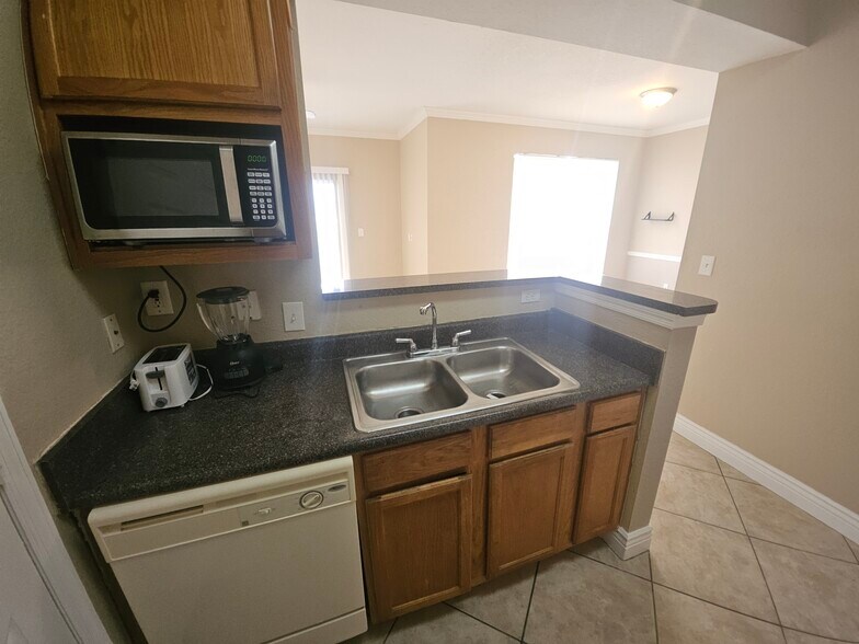 Building Photo - 3726 Palm Desert Ln