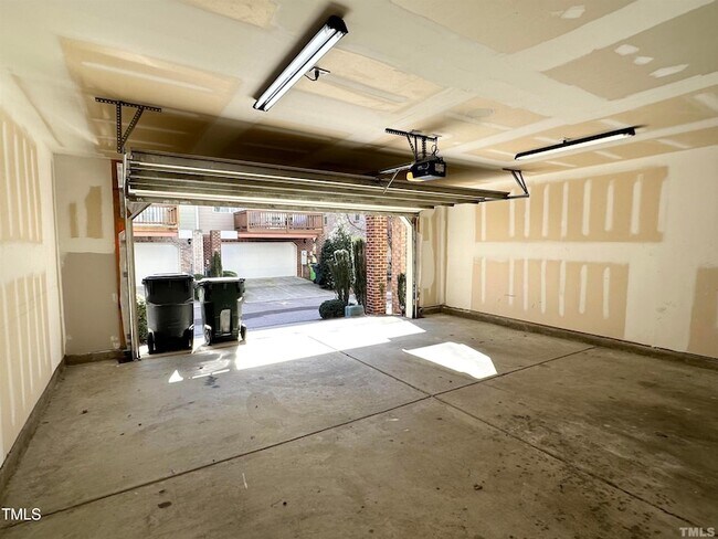Building Photo - 606 Sawcut Ln