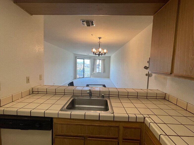 Building Photo - 1201 Alta Vista Ct