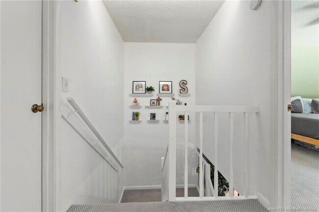Building Photo - 5616 SE Riverboat Dr