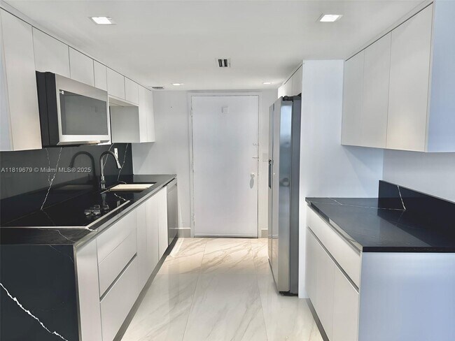 Building Photo - 401 Ocean Dr