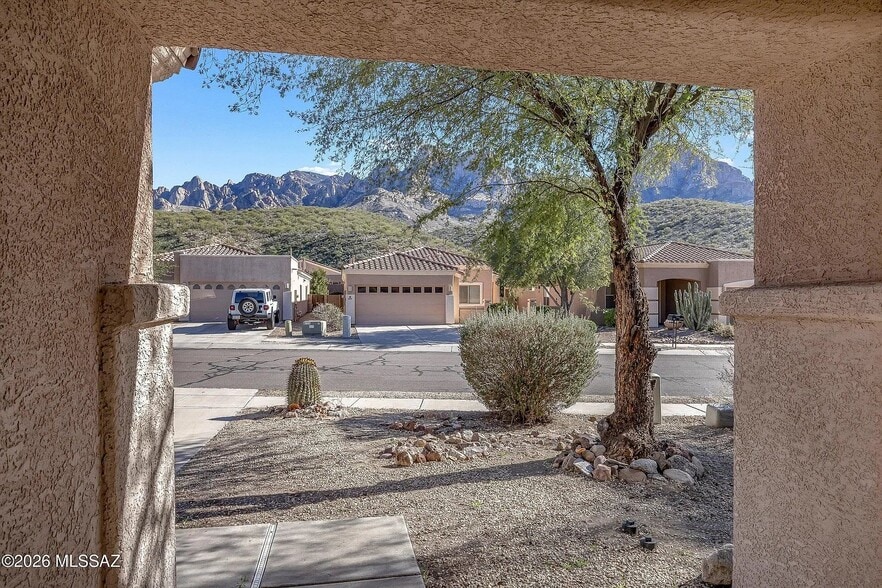 Building Photo - 2221 E Stone Stable Dr