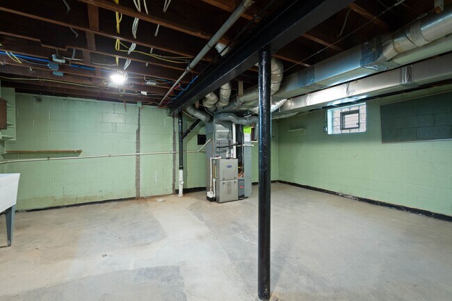 Building Photo - READY FOR MOVE IN! Check out this STUNNING 3 bedroom in Munhall!