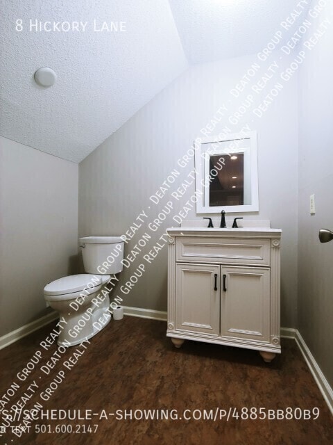 Building Photo - 8 Hickory Ln