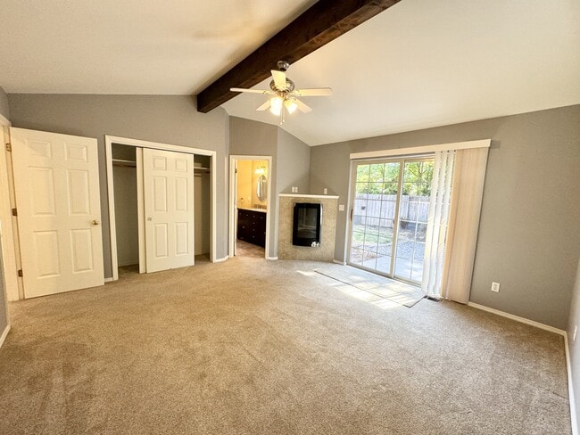 Building Photo - 260 Arnos St