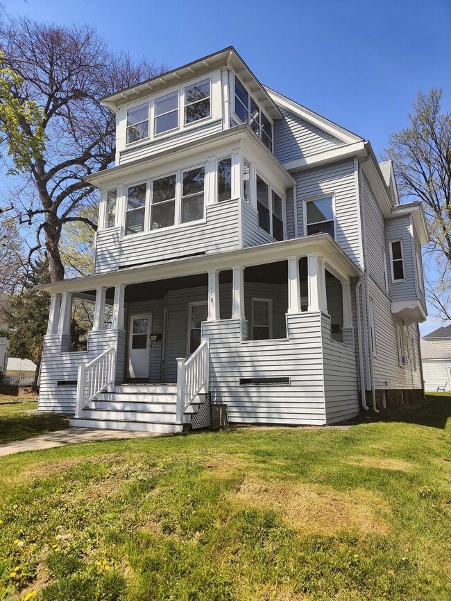 Building Photo - 1118 Boulevard