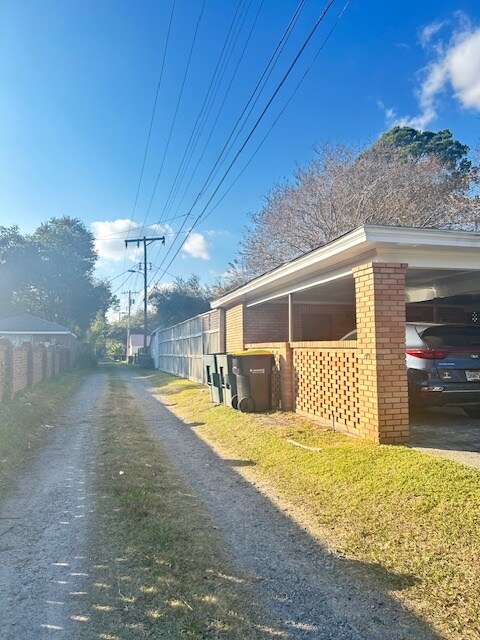 Building Photo - 533 E 52nd St