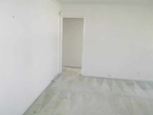 Building Photo - 293 Manville Rd