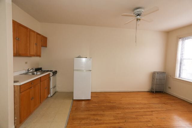 Building Photo - 1055 W George