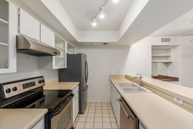 Building Photo - New Rental Listing in Scottsdale Springs C...