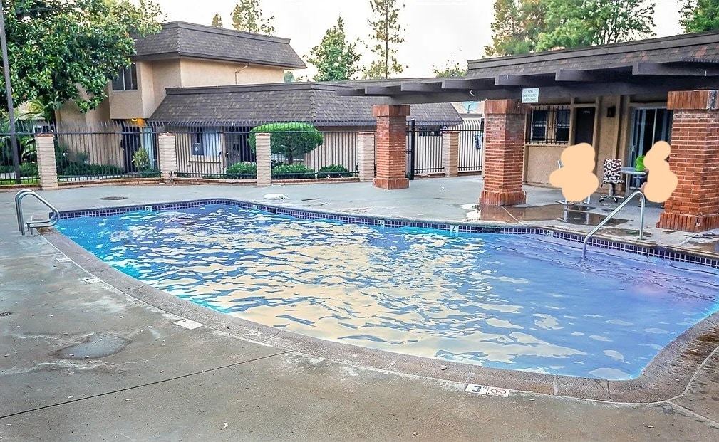 Building Photo - 2121 E Grand Ave