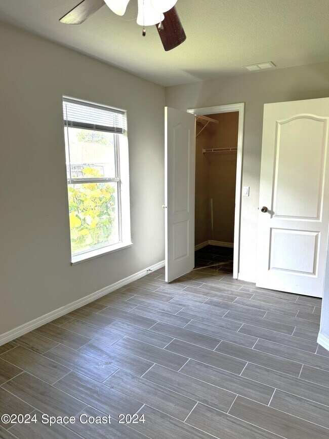 Building Photo - 459 Alison St