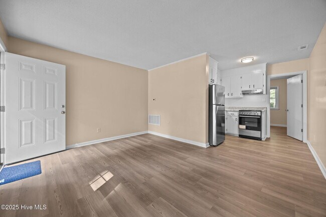 Building Photo - 1190 Gould Rd
