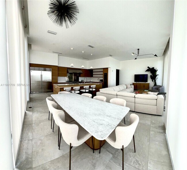 Building Photo - 3581 E Glencoe St