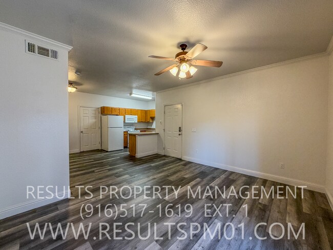 Building Photo - 1 Bed 1 Bath Roseville Condo with Attached Garage