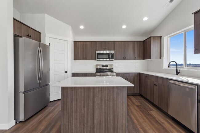 Building Photo - 3117 S Old Farm Ave